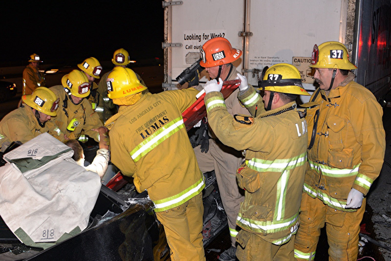 Illustration for article titled This Corvette Crash Should Have Severed This Driver’s Head